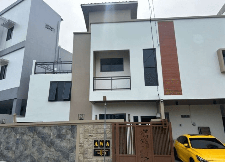 KOST RUMA AWA -