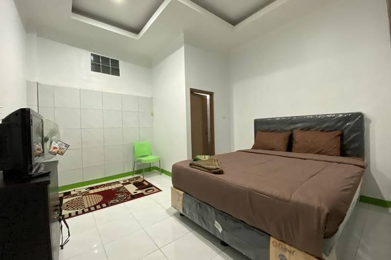 OYO Life 2449 Sandila Residence -