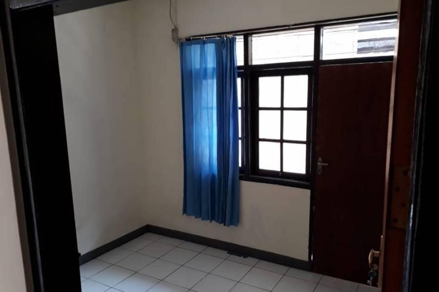 Kost laki -